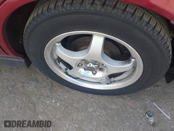 ✅ 1995 Honda Accord LX • VIN: 1HGCE1827SA013594 • Lot: 42857401. Listed on IAAI with 208,700 mi. Free auction sales archive from the USA and detailed vehicle history report at DreamBid. Image 12.