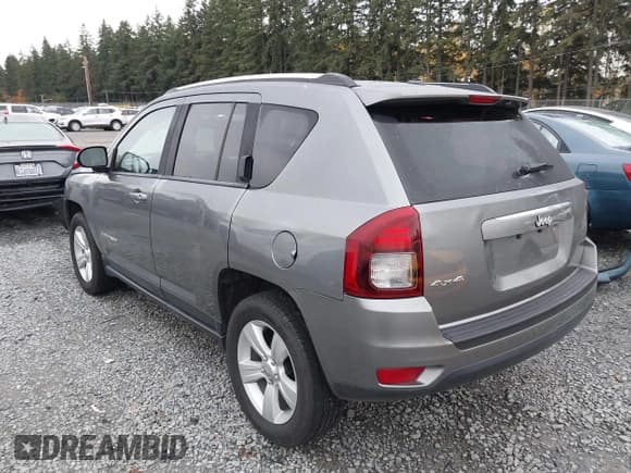 ✅ 2014 Jeep Compass Sport • VIN: 1C4NJDBB6ED586261 • Lot: 43598402. Wystawiony na IAAI z przebiegiem 129 261 mil. Bezpłatny archiwum sprzedaży aukcyjnych z USA i szczegółowy raport historii pojazdu na DreamBid. Zdjęcie 3.