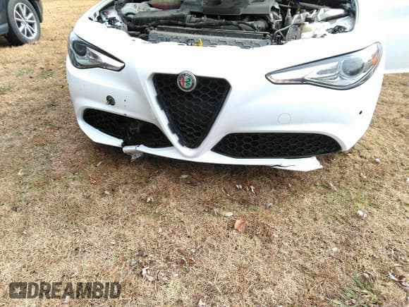 ✅ 2017 Alfa Romeo Giulia Ti • VIN: ZARFAECN9H7537082 • Lot: 43719009. Wystawiony na IAAI z przebiegiem 124 872 mil. Bezpłatny archiwum sprzedaży aukcyjnych z USA i szczegółowy raport historii pojazdu na DreamBid. Zdjęcie 6.