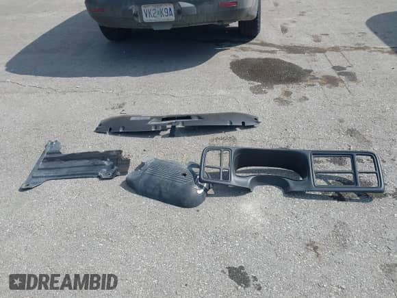 2001 Chevrolet Tahoe LT с VIN 1GNEK13T01J287838, выставлен на аукционе IAAI как лот 42525773 с пробегом 145 730 миль миль и . История ставок и продаж доступна на DreamBid. Изображение 12.