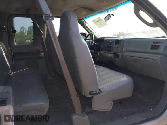 ✅ 2004 Ford F-250 XL • VIN: 3FTNX21L14MA02414 • Lot: 42093078. Wystawiony na IAAI z przebiegiem 111 064 mil. Bezpłatny archiwum sprzedaży aukcyjnych z USA i szczegółowy raport historii pojazdu na DreamBid. Zdjęcie 8.