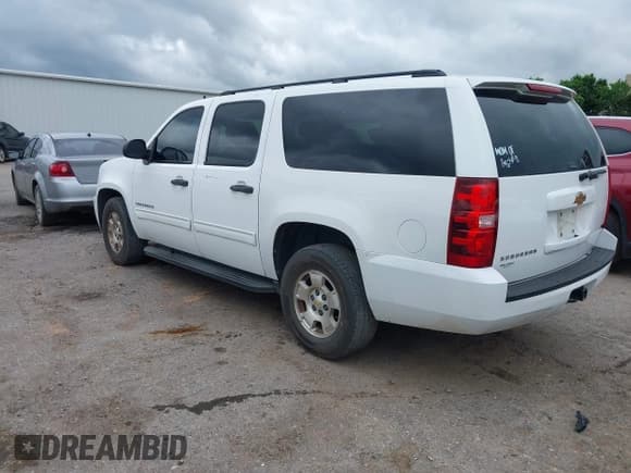 ✅ 2010 Chevrolet Suburban LS • VIN: 1GNUCHE09AR200640 • Lot: 42326053. Listed on IAAI with 218,327 mi. Free auction sales archive from the USA and detailed vehicle history report at DreamBid. Image 3.