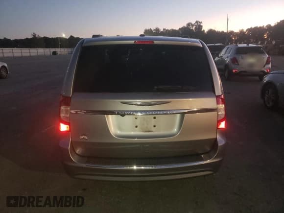 ✅ 2014 Chrysler Town & Country Touring • VIN: 2C4RC1BG4ER115261 • Lot: 91015445. Wystawiony na Copart z przebiegiem 145 171 mil. Bezpłatny archiwum sprzedaży aukcyjnych z USA i szczegółowy raport historii pojazdu na DreamBid. Zdjęcie 6.