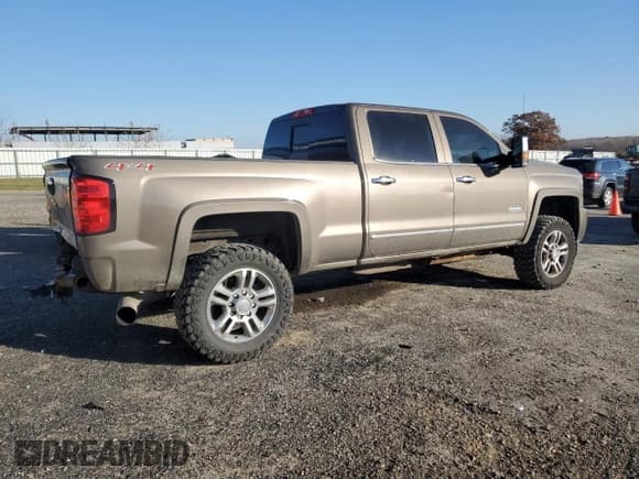 ✅ 2015 Chevrolet Silverado 2500HD High Country • VIN: 1GC1KXE82FF501435 • Lot: 91741215. Wystawiony na Copart z przebiegiem 296 636 mil. Bezpłatny archiwum sprzedaży aukcyjnych z USA i szczegółowy raport historii pojazdu na DreamBid. Zdjęcie 3.