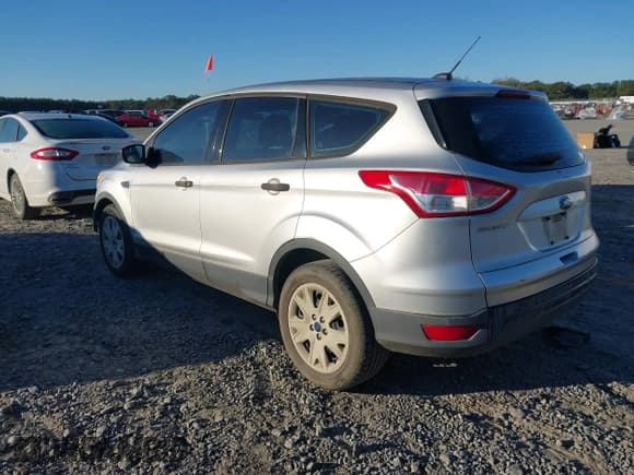 ✅ 2014 Ford Escape S • VIN: 1FMCU0F77EUC89802 • Лот: 43587137. Опубликован ранее на IAAI с пробегом 140 585 миль. Бесплатный доступ к архиву аукционных продаж из США и подробный отчёт об истории автомобиля на DreamBid. Изображение 3.