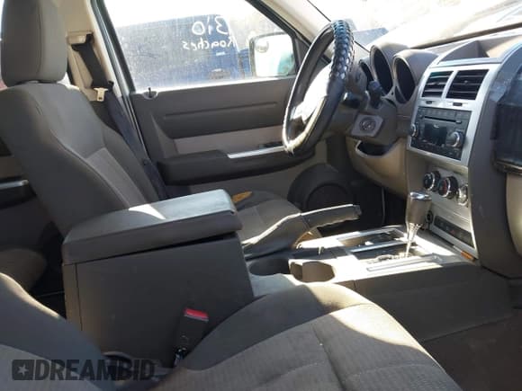 ✅ 2008 Dodge Nitro SLT • VIN: 1D8GU58K68W145348 • Lot: 43487323. Wystawiony na IAAI z przebiegiem 302 858 mil. Bezpłatny archiwum sprzedaży aukcyjnych z USA i szczegółowy raport historii pojazdu na DreamBid. Zdjęcie 5.