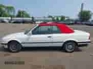 1991 BMW 3 Series z VIN WBABB2315MEC25347, wystawiony jako IAAI lot #42422155 z przebiegiem 163 909 mil mil oraz . Historia ofert i sprzedaży dostępna na DreamBid. Obrazek 13.