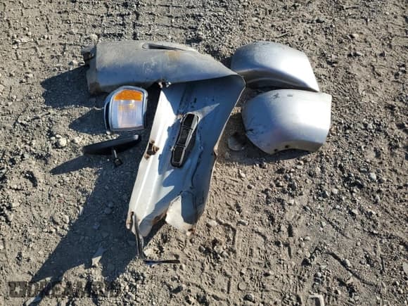 ✅ 1997 Lexus LX 450 • VIN: JT6HJ88J3V0179810 • Лот: 64826185. Опубликован ранее на Copart с пробегом 310 430 миль. Бесплатный доступ к архиву аукционных продаж из США и подробный отчёт об истории автомобиля на DreamBid. Изображение 13.