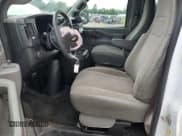 ✅ 2017 Chevrolet Express Passenger LT • VIN: 1GAZGMFG3H1258512 • Лот: 62822304. Опубликован ранее на Copart с пробегом 56 009 миль. Бесплатный доступ к архиву аукционных продаж из США и подробный отчёт об истории автомобиля на DreamBid. Изображение 7.