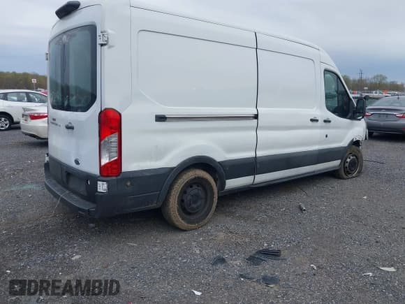 ✅ 2018 Ford Transit • VIN: 1FTYE2CM4JKA10552 • Lot: 42003388. Wystawiony na IAAI z przebiegiem 116 464 mil. Bezpłatny archiwum sprzedaży aukcyjnych z USA i szczegółowy raport historii pojazdu na DreamBid. Zdjęcie 4.