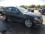 ✅ 2013 Mercedes-Benz C 300 Sport • VIN: WDDGF8AB7DR245588 • Lot: 58091295. Wystawiony na Copart z przebiegiem 90 242 mil. Bezpłatny archiwum sprzedaży aukcyjnych z USA i szczegółowy raport historii pojazdu na DreamBid. Zdjęcie 4.