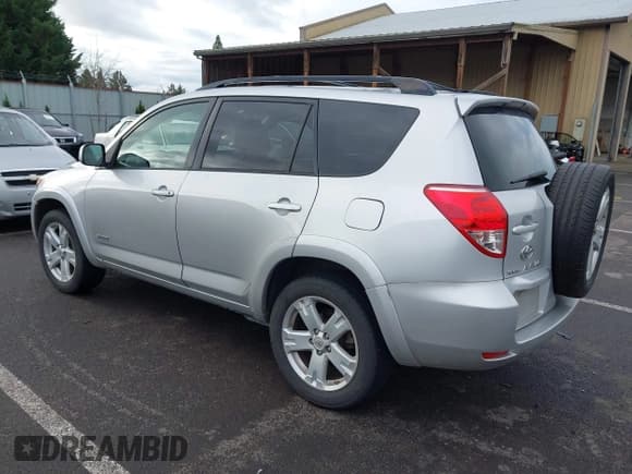 ✅ 2006 Toyota RAV4 Sport • VIN: JTMBD32V565004533 • Лот: 43911819. Опубликован ранее на IAAI с пробегом 166 173 миль. Бесплатный доступ к архиву аукционных продаж из США и подробный отчёт об истории автомобиля на DreamBid. Изображение 3.