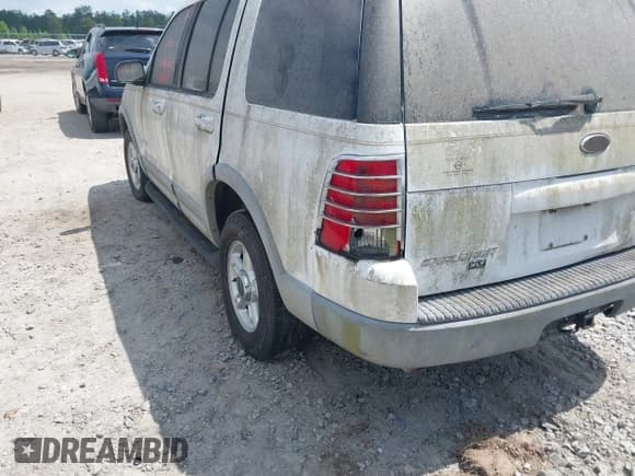 ✅ 2002 Ford Explorer XLT • VIN: 1FMZU63K32UD23218 • Lot: 41970394. Wystawiony na IAAI z przebiegiem 219 628 mil. Bezpłatny archiwum sprzedaży aukcyjnych z USA i szczegółowy raport historii pojazdu na DreamBid. Zdjęcie 6.