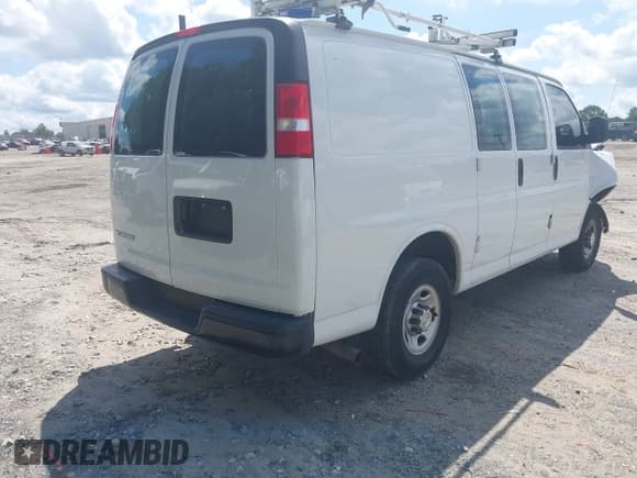✅ 2022 Chevrolet Express Cargo • VIN: 1GCWGAFP0N1199911 • Lot: 42948730. Wystawiony na IAAI z przebiegiem 35 788 mil. Bezpłatny archiwum sprzedaży aukcyjnych z USA i szczegółowy raport historii pojazdu na DreamBid. Zdjęcie 4.