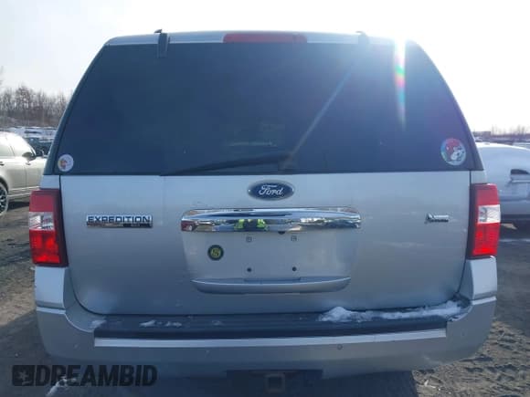 ✅ 2011 Ford Expedition Max Limited • VIN: 1FMJK2A50BEF18096 • Lot: 43871753. Listed on IAAI with 120,449 mi. Free auction sales archive from the USA and detailed vehicle history report at DreamBid. Image 16.