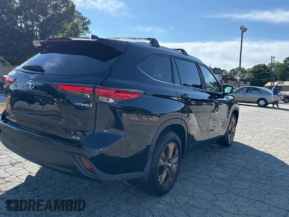 ✅ 2023 Toyota Highlander Hybrid Bronze Edition • VIN: 5TDABRCH4PS564102 • Lot: 70583955. Wystawiony na Copart z przebiegiem 72 294 mil. Bezpłatny archiwum sprzedaży aukcyjnych z USA i szczegółowy raport historii pojazdu na DreamBid. Zdjęcie 4.