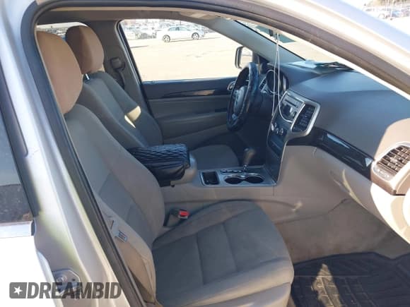 ✅ 2011 Jeep Grand Cherokee Laredo • VIN: 1J4RR4GG6BC589400 • Lot: 43798652. Listed on IAAI with 212,945 mi. Free auction sales archive from the USA and detailed vehicle history report at DreamBid. Image 5.