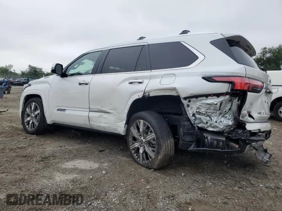 ✅ 2023 Toyota Sequoia SR5 • VIN: 7SVAAABA7PX016524 • Лот: 69521045. Опубликован ранее на Copart с пробегом 26 202 миль. Бесплатный доступ к архиву аукционных продаж из США и подробный отчёт об истории автомобиля на DreamBid. Изображение 2.