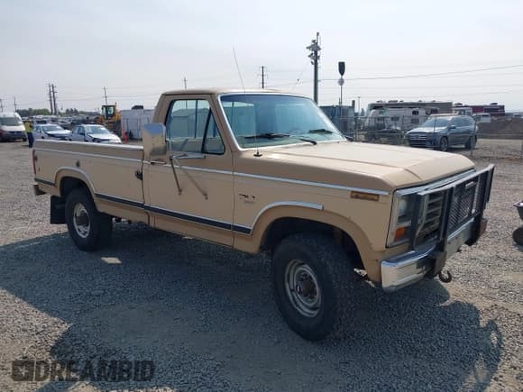 ✅ 1984 Ford F-250 • VIN: 1FTHF2619EPB45985 • Lot: 43125055. Listed on IAAI with 36,951 mi. Free auction sales archive from the USA and detailed vehicle history report at DreamBid. Image 1.