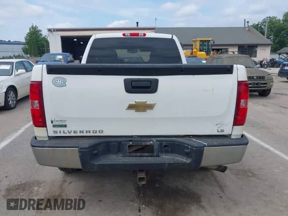✅ 2011 Chevrolet Silverado 1500 LS • VIN: 1GCRKREAXBZ428213 • Lot: 42732486. Wystawiony na IAAI z przebiegiem 222 132 mil mil. Skorzystaj z bezpłatnego archiwum sprzedaży aukcyjnych z USA i zobacz szczegółowy raport historii pojazdu na DreamBid. Zdjęcie 16.