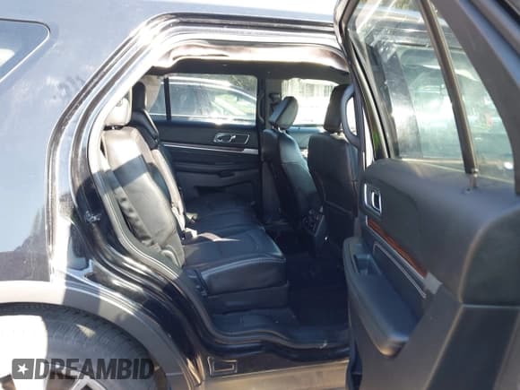 ✅ 2018 Ford Explorer Limited • VIN: 1FM5K8F82JGC92332 • Lot: 43404178. Wystawiony na IAAI z przebiegiem 130 260 mil. Bezpłatny archiwum sprzedaży aukcyjnych z USA i szczegółowy raport historii pojazdu na DreamBid. Zdjęcie 8.