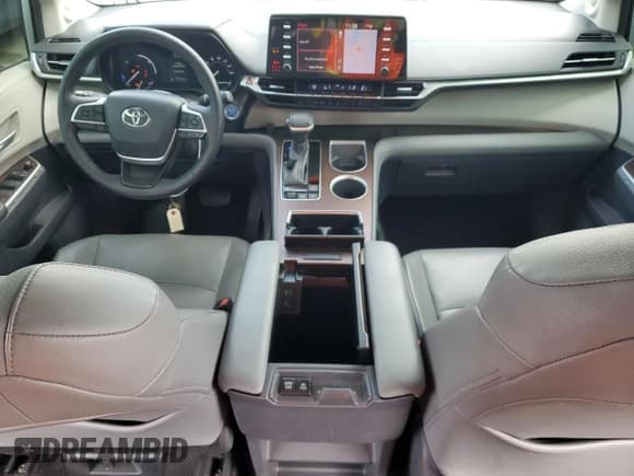 ✅ 2021 Toyota Sienna XLE • VIN: 5TDJRKEC7MS042872 • Lot: 70322315. Listed on Copart with 38,004 mi. Free auction sales archive from the USA and detailed vehicle history report at DreamBid. Image 8.