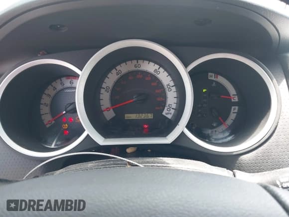 ✅ 2015 Toyota Tacoma PreRunner • VIN: 5TFKU4HN9FX006805 • Lot: 42283766. Wystawiony na IAAI z przebiegiem 132 367 mil. Bezpłatny archiwum sprzedaży aukcyjnych z USA i szczegółowy raport historii pojazdu na DreamBid. Zdjęcie 7.