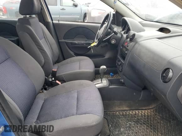 2008 Chevrolet Aveo LS z VIN KL1TD66628B251738, wystawiony jako Copart lot #86379764 z przebiegiem Nie podano mil oraz Czysty tytuł • Clean title. Historia ofert i sprzedaży dostępna na DreamBid. Obrazek 7.