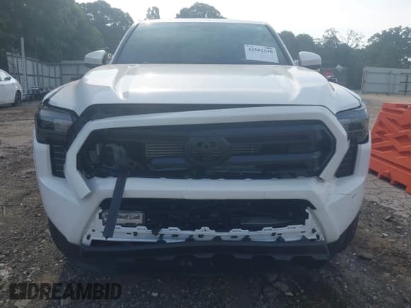 ✅ 2024 Toyota Tacoma SR5 • VIN: 3TYKB5FN4RT007972 • Lot: 42582240. Wystawiony na IAAI z przebiegiem 5 171 mil. Bezpłatny archiwum sprzedaży aukcyjnych z USA i szczegółowy raport historii pojazdu na DreamBid. Zdjęcie 6.