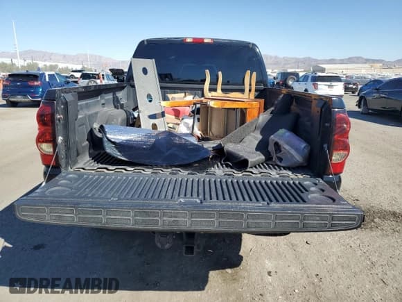 ✅ 2006 Chevrolet Silverado 1500 LT1 • VIN: 2GCEK19N561205508 • Лот: 72940314. Опубликован ранее на Copart с пробегом 219 926 миль. Бесплатный доступ к архиву аукционных продаж из США и подробный отчёт об истории автомобиля на DreamBid. Изображение 6.