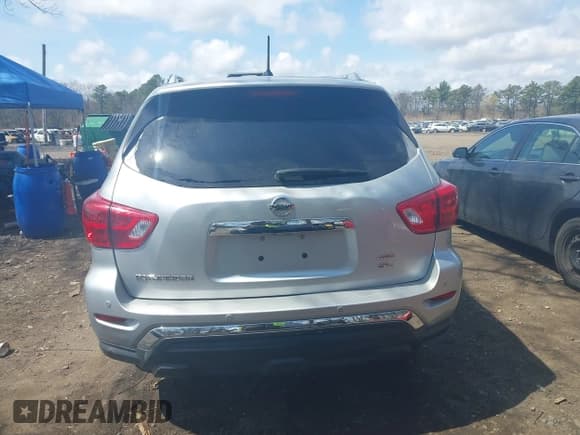 ✅ 2018 Nissan Pathfinder SL • VIN: 5N1DR2MM3JC607568 • Лот: 41982425. Опубликован ранее на IAAI с пробегом 120 786 миль. Бесплатный доступ к архиву аукционных продаж из США и подробный отчёт об истории автомобиля на DreamBid. Изображение 16.