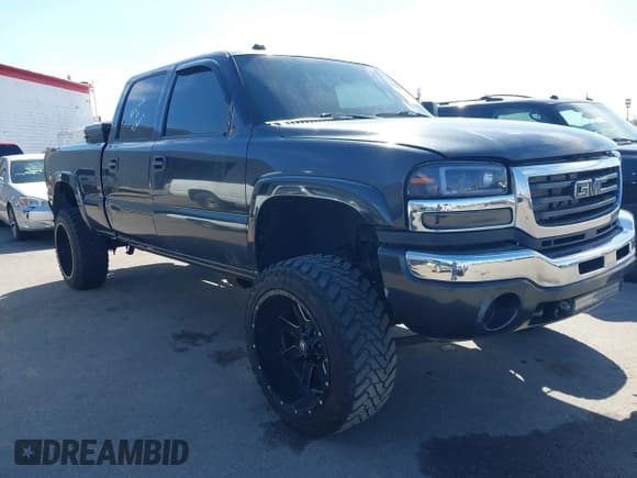 ✅ 2005 GMC Sierra 2500HD SLT • VIN: 1GTHK23U15F826528 • Lot: 41579629. Listed on IAAI with 217,714 mi. Free auction sales archive from the USA and detailed vehicle history report at DreamBid. Image 1.
