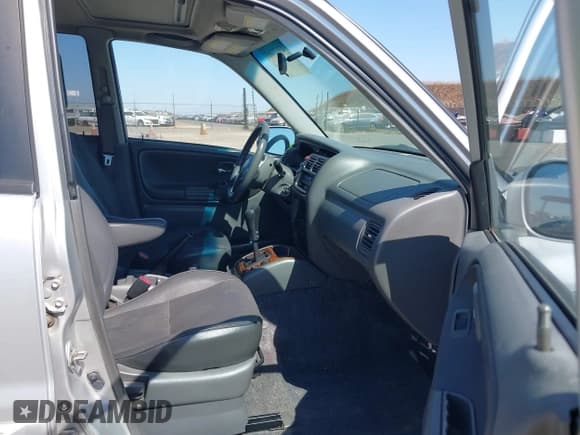 ✅ 2002 Suzuki XL7 Standard • VIN: JS3TX92V124127536 • Lot: 43177465. Wystawiony na IAAI z przebiegiem 150 765 mil. Bezpłatny archiwum sprzedaży aukcyjnych z USA i szczegółowy raport historii pojazdu na DreamBid. Zdjęcie 5.