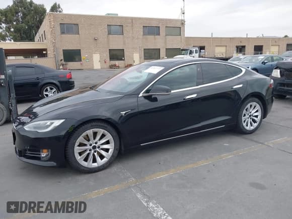 ✅ 2017 Tesla Model S 60 • VIN: 5YJSA1E17HF192897 • Лот: 43267773. Опубликован ранее на IAAI с пробегом 126 266 миль. Бесплатный доступ к архиву аукционных продаж из США и подробный отчёт об истории автомобиля на DreamBid. Изображение 2.