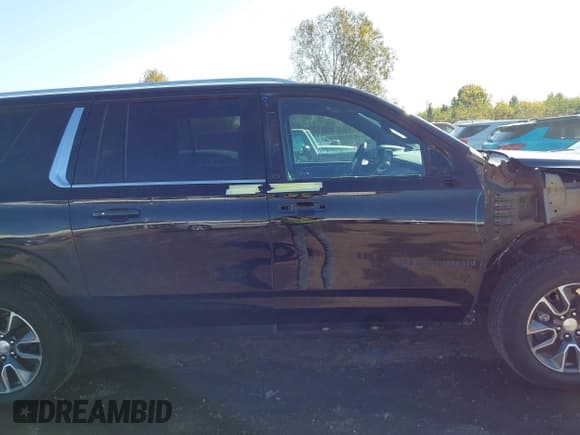 ✅ 2022 Chevrolet Suburban LT • VIN: 1GNSKCKD1NR285046 • Lot: 43532689. Listed on IAAI with 133,986 mi. Free auction sales archive from the USA and detailed vehicle history report at DreamBid. Image 14.