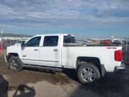 ✅ 2019 Chevrolet Silverado 2500HD High Country • VIN: 1GC1KUEY5KF212610 • Lot: 43516033. Wystawiony na IAAI z przebiegiem 170 238 mil. Bezpłatny archiwum sprzedaży aukcyjnych z USA i szczegółowy raport historii pojazdu na DreamBid. Zdjęcie 15.