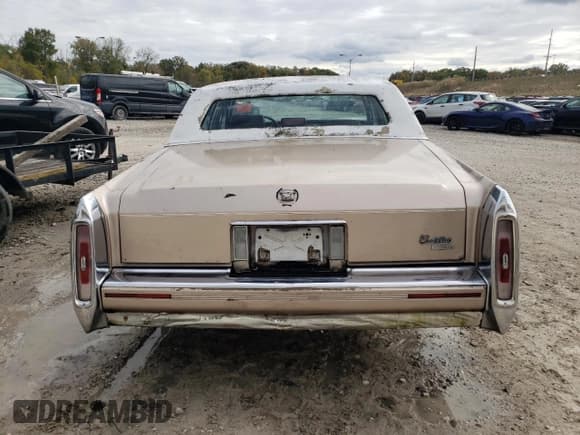 ✅ 1992 Cadillac Brougham • VIN: 1G6DW5477NR701368 • Лот: 86769755. Опубликован ранее на Copart с пробегом Не указан. Бесплатный доступ к архиву аукционных продаж из США и подробный отчёт об истории автомобиля на DreamBid. Изображение 6.