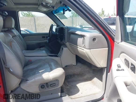 ✅ 2002 Chevrolet Tahoe LS • VIN: 1GNEK13VX2J129462 • Lot: 43138518. Wystawiony na IAAI z przebiegiem 300 102 mil. Bezpłatny archiwum sprzedaży aukcyjnych z USA i szczegółowy raport historii pojazdu na DreamBid. Zdjęcie 5.