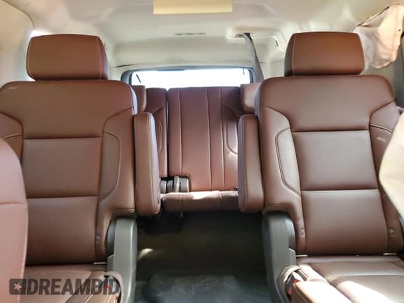 ✅ 2017 Chevrolet Suburban Premier • VIN: 1GNSKJKC5HR262742 • Lot: 86108275. Wystawiony na Copart z przebiegiem 68 145 mil. Bezpłatny archiwum sprzedaży aukcyjnych z USA i szczegółowy raport historii pojazdu na DreamBid. Zdjęcie 10.