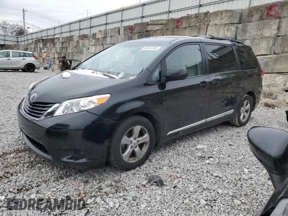 ✅ 2012 Toyota Sienna LE • VIN: 5TDKK3DC7CS269736 • Lot: 92416165. Listed on Copart with 223,004 mi. Free auction sales archive from the USA and detailed vehicle history report at DreamBid. Image 1.