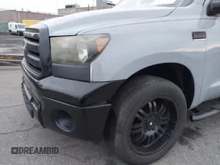✅ 2013 Toyota Tundra • VIN: 5TFRM5F11DX055787 • Lot: 43747417. Wystawiony na IAAI z przebiegiem 177 901 mil. Bezpłatny archiwum sprzedaży aukcyjnych z USA i szczegółowy raport historii pojazdu na DreamBid. Zdjęcie 6.