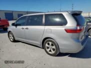 ✅ 2016 Toyota Sienna L • VIN: 5TDZK3DCXGS754392 • Lot: 90665045. Wystawiony na Copart z przebiegiem 122 261 mil. Bezpłatny archiwum sprzedaży aukcyjnych z USA i szczegółowy raport historii pojazdu na DreamBid. Zdjęcie 2.