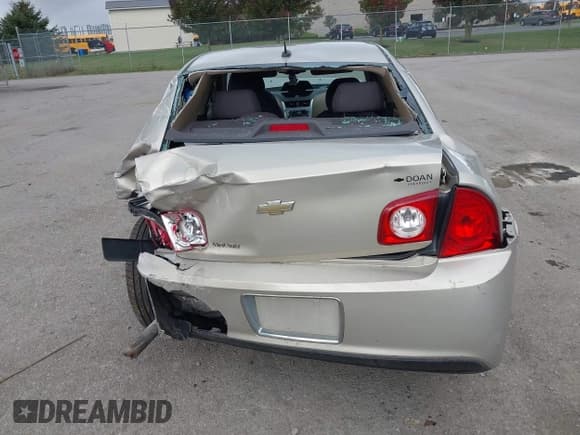 ✅ 2010 Chevrolet Malibu 1LS • VIN: 1G1ZB5EB2AF293884 • Lot: 43537559. Wystawiony na IAAI z przebiegiem 129 431 mil. Bezpłatny archiwum sprzedaży aukcyjnych z USA i szczegółowy raport historii pojazdu na DreamBid. Zdjęcie 16.