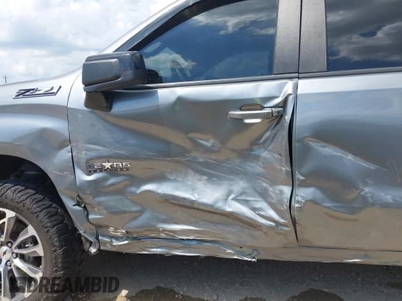 ✅ 2021 Chevrolet Silverado 1500 RST • VIN: 3GCUYEED8MG383402 • Lot: 43110853. Wystawiony na IAAI z przebiegiem 72 129 mil. Bezpłatny archiwum sprzedaży aukcyjnych z USA i szczegółowy raport historii pojazdu na DreamBid. Zdjęcie 6.