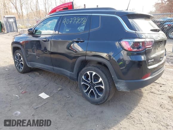 ✅ 2023 Jeep Compass (RED) Edition • VIN: 3C4NJDCN3PT558682 • Lot: 40799058. Wystawiony na IAAI z przebiegiem 8 786 mil. Bezpłatny archiwum sprzedaży aukcyjnych z USA i szczegółowy raport historii pojazdu na DreamBid. Zdjęcie 3.