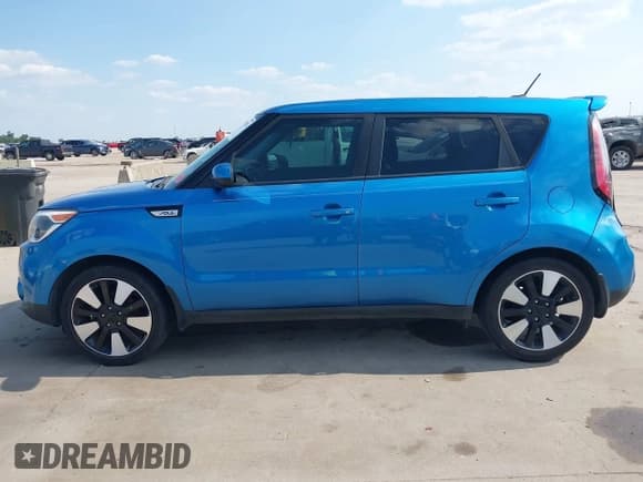 ✅ 2018 Kia Soul + • VIN: KNDJP3A56J7562151 • Lot: 43179541. Wystawiony na IAAI z przebiegiem 157 466 mil. Bezpłatny archiwum sprzedaży aukcyjnych z USA i szczegółowy raport historii pojazdu na DreamBid. Zdjęcie 14.