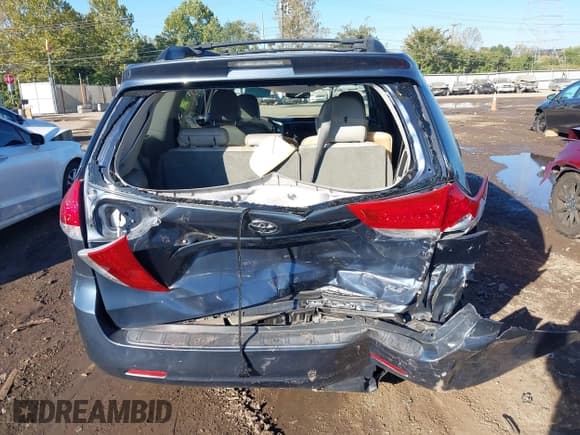 ✅ 2014 Toyota Sienna XLE • VIN: 5TDYK3DC3ES438504 • Lot: 43471354. Wystawiony na IAAI z przebiegiem 157 617 mil. Bezpłatny archiwum sprzedaży aukcyjnych z USA i szczegółowy raport historii pojazdu na DreamBid. Zdjęcie 6.