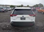 ✅ 2022 Toyota RAV4 Hybrid XLE • VIN: 4T3RWRFV0NU077659 • Lot: 43387394. Wystawiony na IAAI z przebiegiem 49 278 mil. Bezpłatny archiwum sprzedaży aukcyjnych z USA i szczegółowy raport historii pojazdu na DreamBid. Zdjęcie 16.