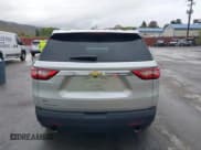 ✅ 2021 Chevrolet Traverse LS • VIN: 1GNERFKW7MJ156057 • Lot: 43426576. Wystawiony na IAAI z przebiegiem 59 799 mil. Bezpłatny archiwum sprzedaży aukcyjnych z USA i szczegółowy raport historii pojazdu na DreamBid. Zdjęcie 16.