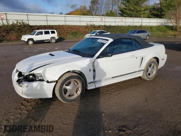 ✅ 2001 Ford Mustang Deluxe • VIN: 1FAFP44421F185019 • Lot: 87255455. Listed on Copart with 122,292 mi. Free auction sales archive from the USA and detailed vehicle history report at DreamBid. Image 1.